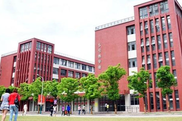乐山东风电机厂技工学校