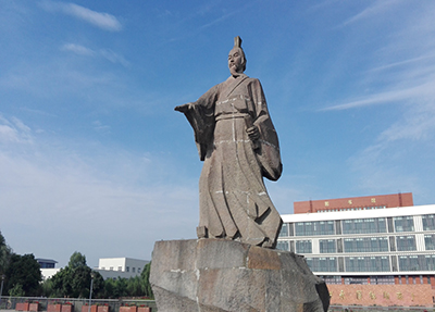 李冰塑像