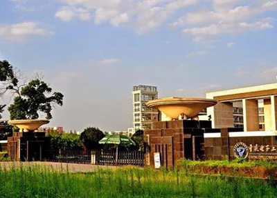 学校大门.jpg