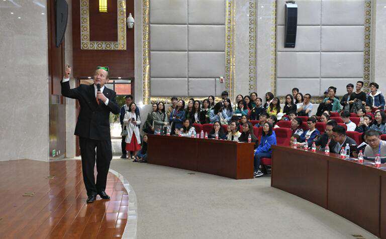 西南财经大学演讲现场