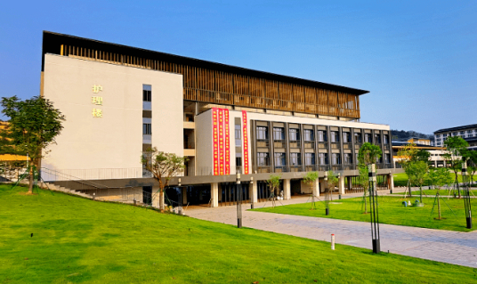 广东云浮中医药职业学院是公办还是民办大学？