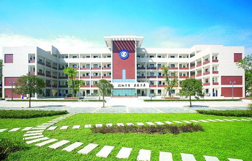 成都石化工业学校一年学费多少?