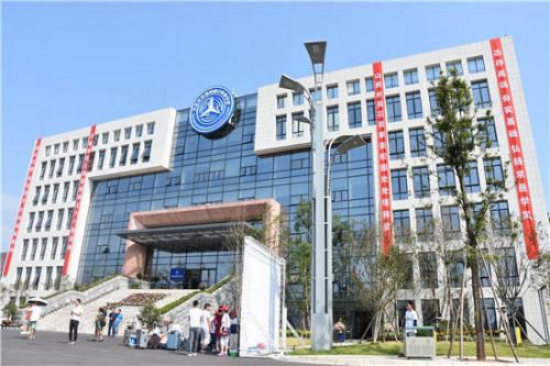 通用学校.jpg 通用学校.jpg
