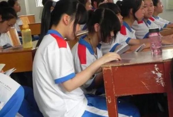 初中生2.jpg 初中生2.jpg
