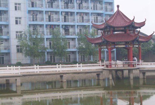 湖北省潜江市卫生学校图片