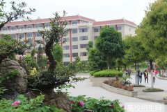 重庆经贸职业学院