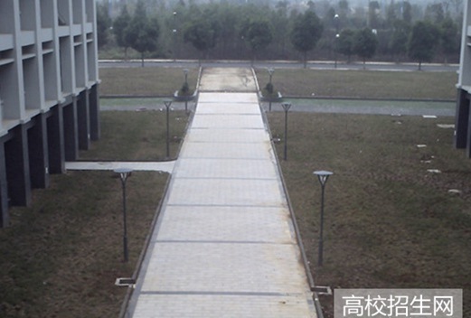 内蒙古大学