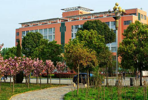 朝阳市卫生学校图片