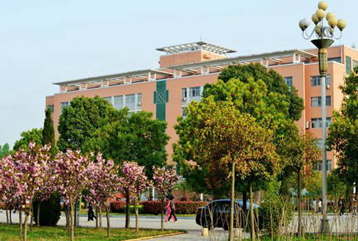 朝阳市卫生学校图片