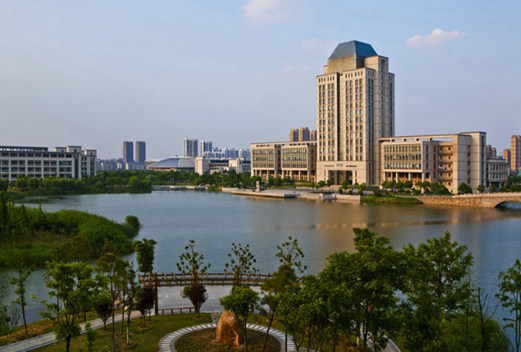 江南大学药学院