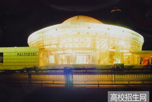 广西中医药大学赛恩斯新医药学院图片