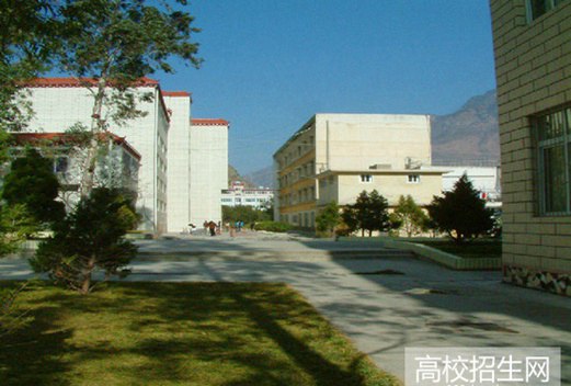 四川省甘孜卫生学校