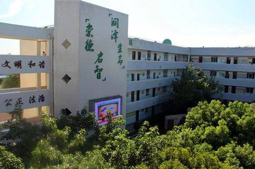 成都市龙泉驿区西河职业中专学校