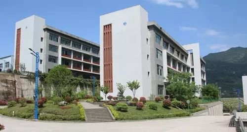 南江县小河畜牧职业中学