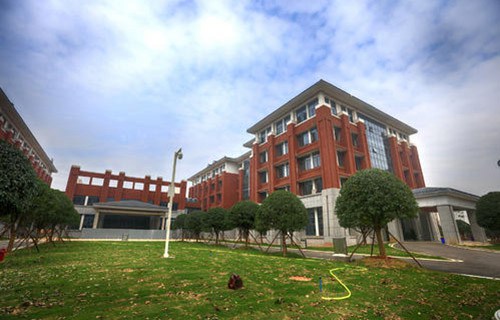长春市联合外国语职业学校