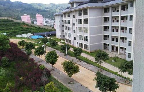 金平县职业高级中学图片