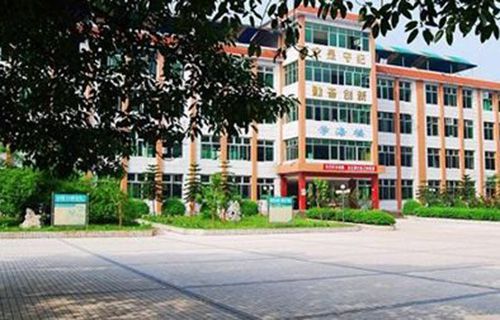 方正县职业高级中学图片
