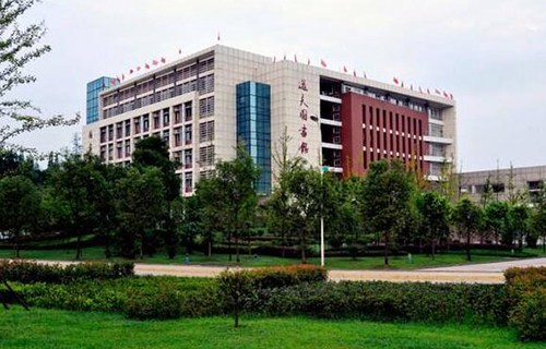 常熟市技工学校图片