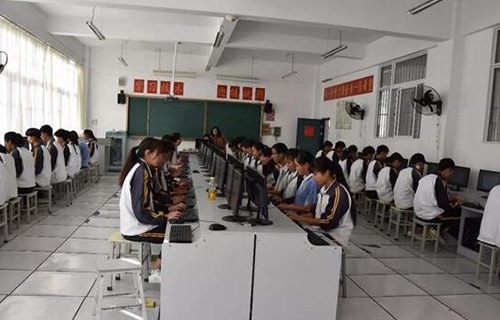 云龙县民族职业高级中学