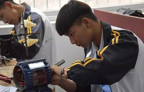 云龙县民族职业高级中学图片