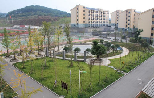 云县高级职业中学图片