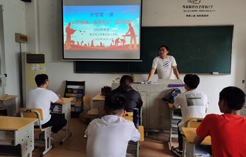 南京公用事业技工学校图片