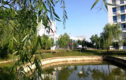 鞍钢集团鞍山矿业公司技工学校图片