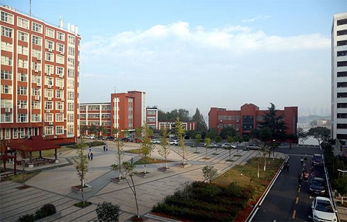 湖北生物科技职业学院图片