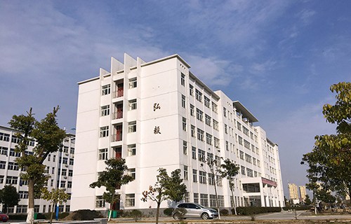 张掖市万通职业技术学校图片