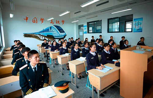 昆明高铁学校图片