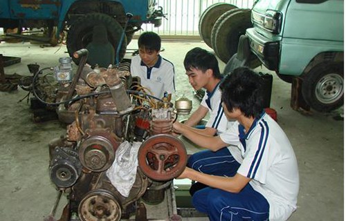 昆明汽修学校