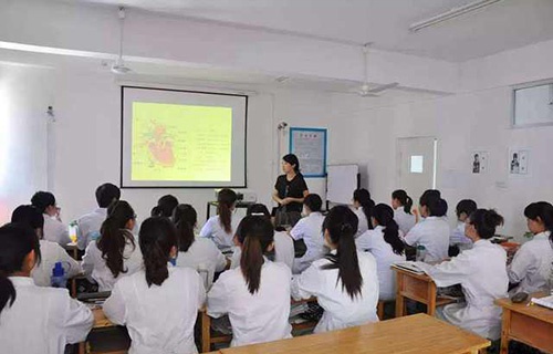昆明护士学校图片