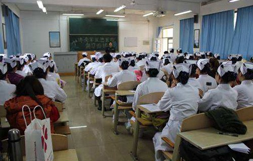 昆明护士学校图片