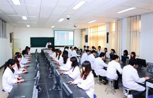 昆明护士学校图片