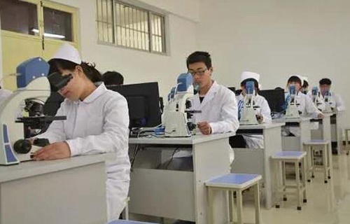 昆明护理学校图片