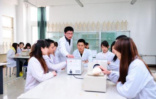昆明护理学校图片