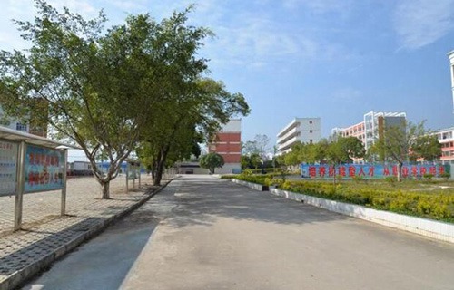 忻城县中等职业技术学校图片