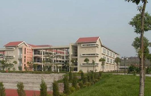 南京市医药中等专业学校图片