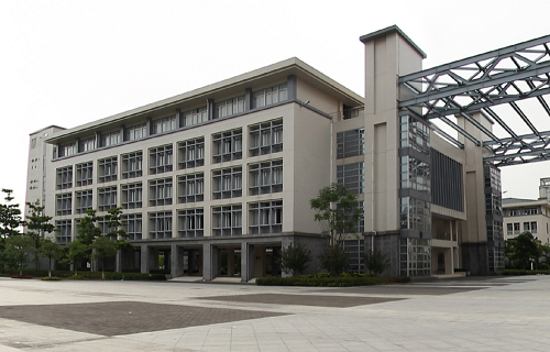 广东青年职业学院图片