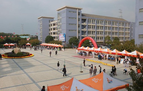 南京交通技师学院图片