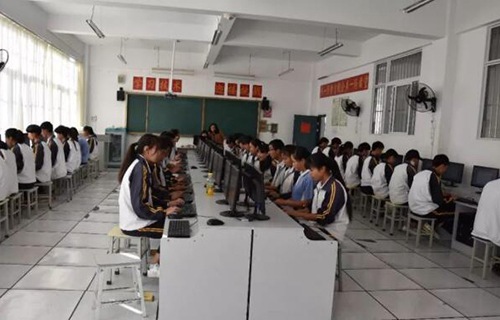 云龙县民族职业中学图片