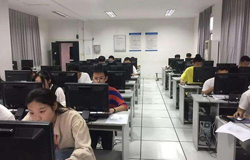 大理州技工学校图片