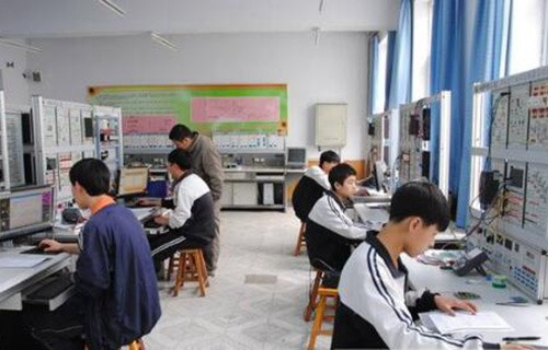 武定县高级职业中学图片