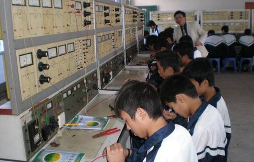 镇雄县职业高级中学图片
