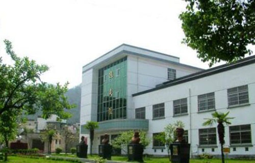 威信县职业中学图片