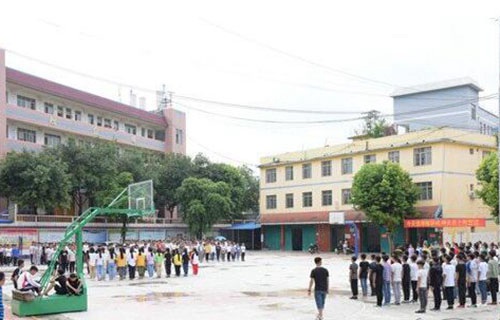隆林各族自治县职业技术学校图片