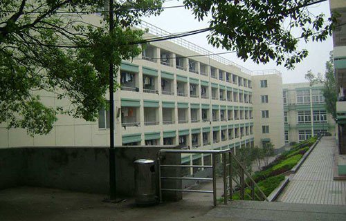 鲁甸县职业技术学校图片