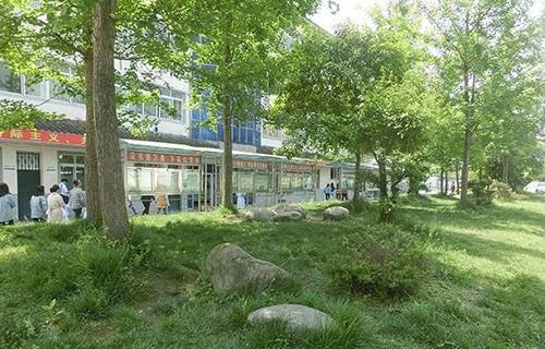 南宁市宏新职业技术学校图片