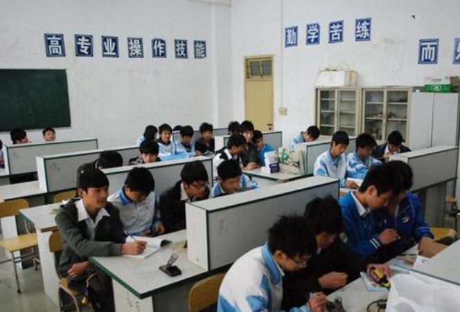 广西八一铁合金（集团）有限责任公司技工学校图片