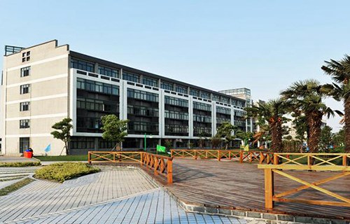 江苏惠山中等专业学校图片